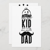 Hinter jedem großen Kind: Vatertag Feiertagskarte (Vorne/Hinten)