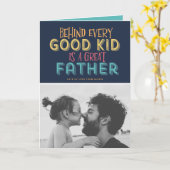 Hinter jedem guten Kind steht ein Zitat von einem Karte (Gelbe Blume)