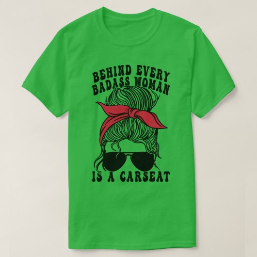 Hinter jeder Badass-Frau steht eine Muttermutter-M T-Shirt (Design vorne)