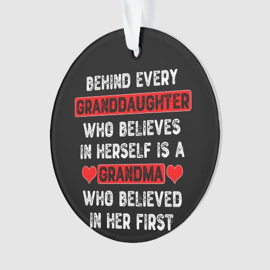 Hinter jeder Enkelin Ornament (Vorderseite)