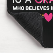 Hinter jeder Enkelin steht eine Oma Mousepad (Ecke)