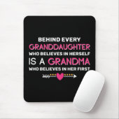Hinter jeder Enkelin steht eine Oma Mousepad (Mit Mouse)