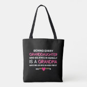 Hinter jeder Enkelin steht eine Oma Tasche (Rückseite)