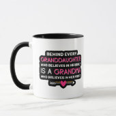 Hinter jeder Enkelin steht eine Oma Tasse (Links)