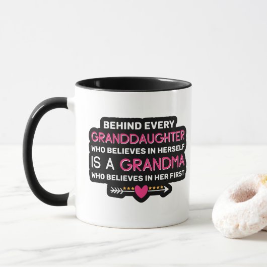 Hinter jeder Enkelin steht eine Oma Tasse (Mit Donut)