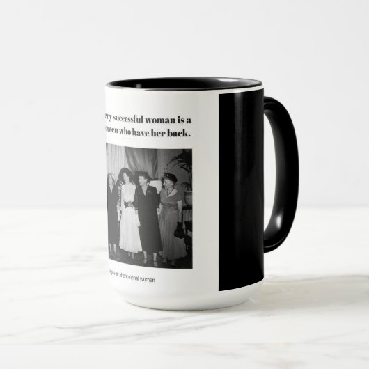 Hinter jeder erfolgreichen Frau ist… Tasse (VorderseiteRechts)