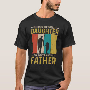 Hinter jeder großen Tochter steht ein wahrhaftig T-Shirt