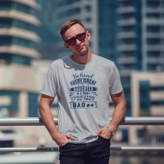 Hinter jeder großen Tochter steht Phantastischer V T-Shirt