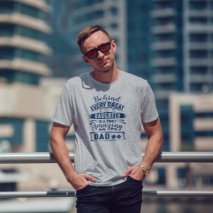 Hinter jeder großen Tochter steht Phantastischer V T-Shirt