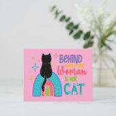 Hinter jeder starken Frau steht ihre Katze Postkarte (Stehend Vorderseite)