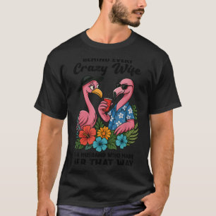 Hinter jeder verrückten Ehefrau steht ein Ehemann, T-Shirt
