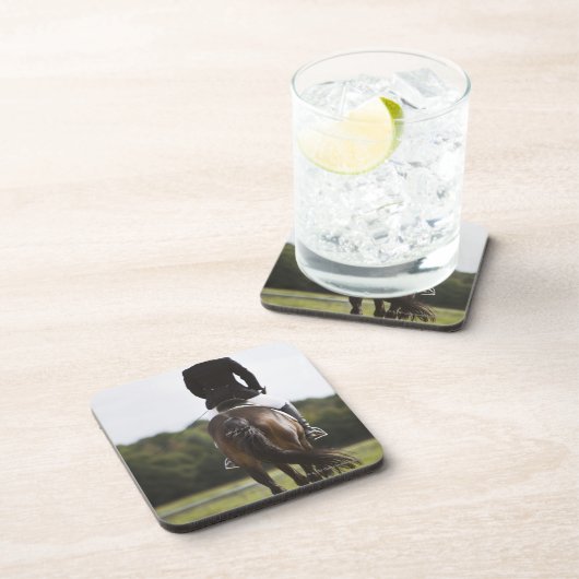 hintere Ansicht des weiblichen Untersetzer (Rechte Seite)