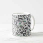 Hintergrund 100 Dollar Rechnungen. Kaffeetasse (VorderseiteRechts)