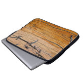 Hintergrund aus Naturholz, Holzschnitt und Bio Laptopschutzhülle (Vorne Knopf)