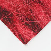 Hintergrund aus roter Strickwolle. Fleecedecke (Ecke)