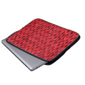 Hintergrund aus roter Strickwolle. Laptopschutzhülle (Vorne Knopf)