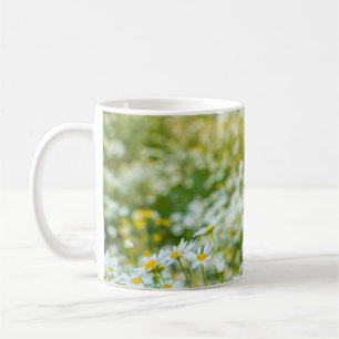 Hintergrund der Blume der Molkereien. Alternative Kaffeetasse