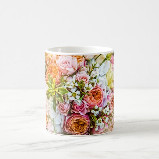 Hintergrund der Blume im Sommer, Blumensträuße von Kaffeetasse (Mittel)