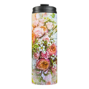 Hintergrund der Blume im Sommer, Blumensträuße von Thermosbecher