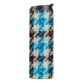 Hintergrund der Flanelltextur. Thermosbecher (Nach links gedreht)