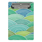 Hintergrund der gekräuselten abstrakten grünen mini klemmbrett (Vorderseite)