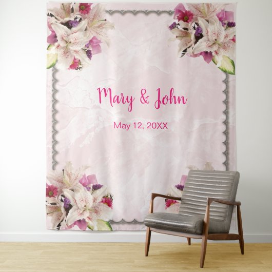 Hintergrund der Hochzeitsfeier mit weißem Lilienfl Wandteppich (Beispiel)