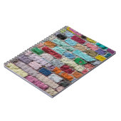 Hintergrund der Wandstruktur aus lackiertem Ziegel Notizblock (Linke Seite)