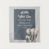 Hintergrund der "Wild One Safari Elephant Baby Sho Wandteppich (Vorderseite)