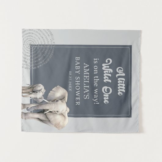 Hintergrund der "Wild One Safari Elephant Baby Sho Wandteppich (Vorderseite (Horizontal))