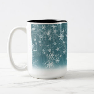 Hintergrund der Winterschneeflocke Zweifarbige Tasse