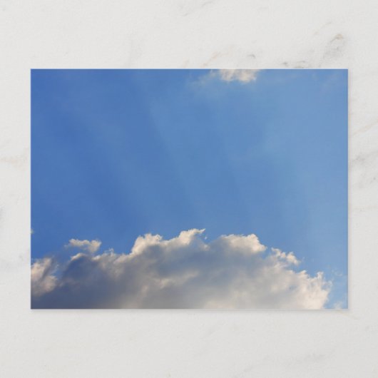 Hintergrund des blauen Himmels. Postkarte (Vorderseite)