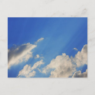 Hintergrund des blauen Himmels. Postkarte