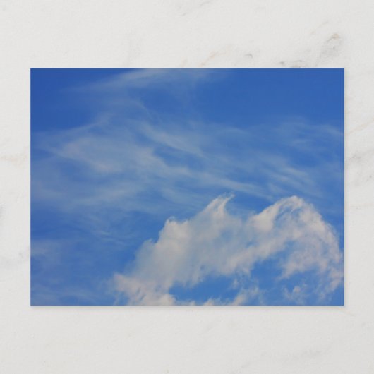 Hintergrund des blauen Himmels. Postkarte (Vorderseite)