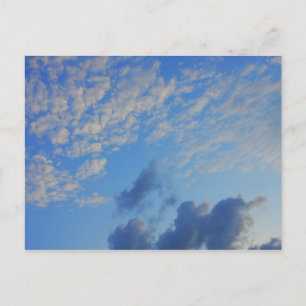 Hintergrund des blauen Himmels. Postkarte