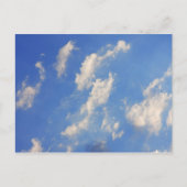 Hintergrund des blauen Himmels. Postkarte (Vorderseite)