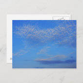 Hintergrund des blauen Himmels. Postkarte (Vorne/Hinten)