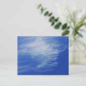 Hintergrund des blauen Himmels. Postkarte (Stehend Vorderseite)