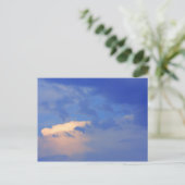 Hintergrund des blauen Himmels. Postkarte (Stehend Vorderseite)