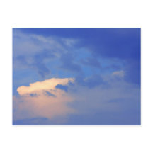 Hintergrund des blauen Himmels.