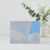 Hintergrund des blauen Himmels und der Wolken. Postkarte (Stehend Vorderseite)