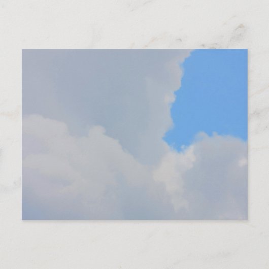 Hintergrund des blauen Himmels und der Wolken. Postkarte (Vorderseite)