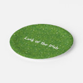 Hintergrund des grünen irischen Kleeblatts Pappteller (Schrägansicht)