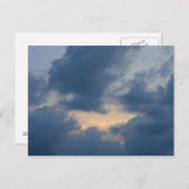 Hintergrund des Himmels mit Donnerwolken. Postkarte (Vorne/Hinten)