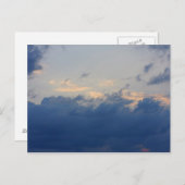 Hintergrund des Himmels mit Donnerwolken. Postkarte (Vorne/Hinten)