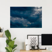 Hintergrund des Himmels mit Gewitterwolken Poster (Heimbüro)