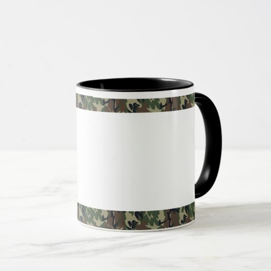 Hintergrund des Militärwaldes mit weißem Hintergru Tasse (VorderseiteRechts)