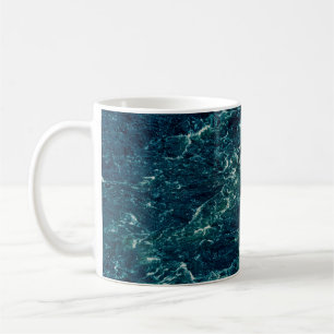 Hintergrund, Draufsicht, schneller Fluss des Fluss Kaffeetasse