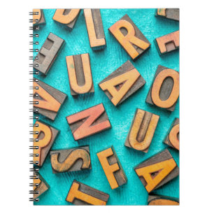 Hintergrund für zufällige Buchstaben - Vintager Te Notizblock