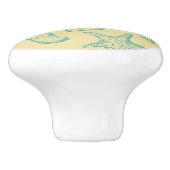 Hintergrund mit Muscheln. Hand gezeichnet 2 Keramikknauf (Seitenansicht)