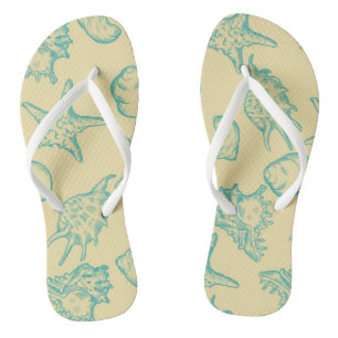 Hintergrund mit Muscheln. Hand gezeichnet Badesandalen